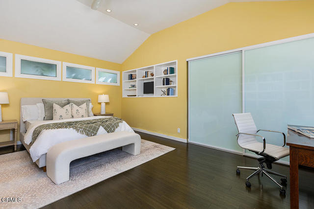 782 S Arroyo Boulevard, Pasadena CA: https://media.crmls.org/mediaz/4dde25be-d47c-453f-ac25-50c87a00f65c.jpg