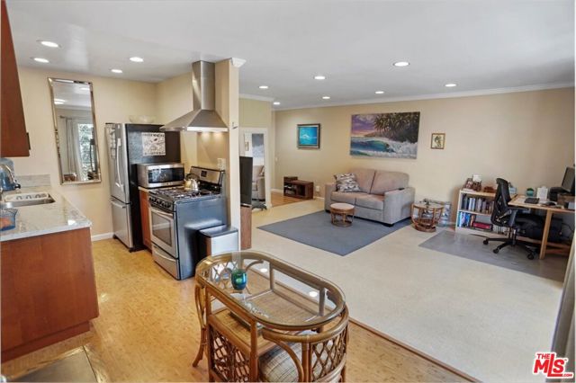 2311 4th Street, Santa Monica CA: https://media.crmls.org/mediaz/4dde56ff-3f08-4332-a23a-f2f7ff5dea87.jpg