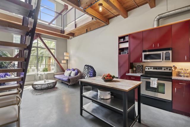 333 Santana Row, San Jose CA: https://media.crmls.org/mediaz/4ddf83b2-5627-4924-8aff-3c8650e512db.jpg