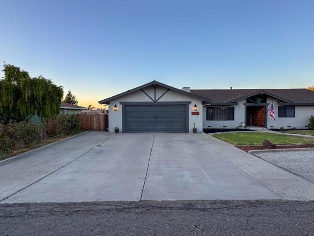 215 Rays Circle, Hollister CA: https://media.crmls.org/mediaz/4de0cbaf-52c6-4283-9750-791bcf0fa818.jpg