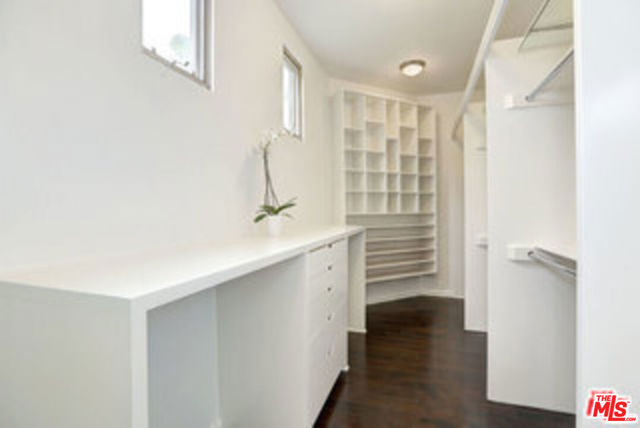 8049 Briar Summit Drive, Los Angeles CA: https://media.crmls.org/mediaz/4de0dda6-8459-45c1-b23f-0277da588934.jpg