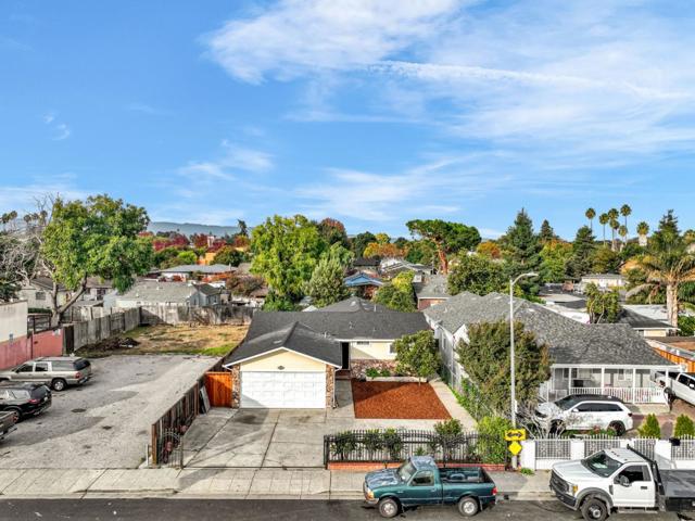 2243 COOLEY Avenue, East Palo Alto CA: https://media.crmls.org/mediaz/4de16224-5f30-4d4a-9659-bedbb71d3ef6.jpg