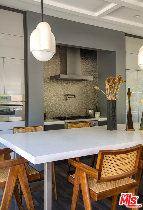 8145 Willow Glen Road, Los Angeles CA: https://media.crmls.org/mediaz/4de17f09-2865-4aa7-abe4-85f01dca84a0.jpg