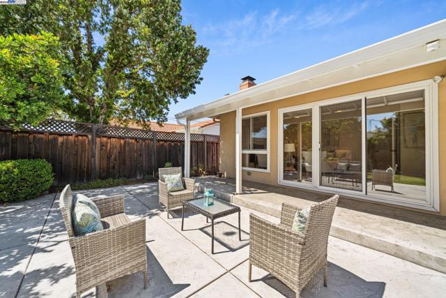 2082 Boxwood Way, Fremont CA: https://media.crmls.org/mediaz/4de1b0e4-5903-4541-be6d-4695149c82b2.jpg
