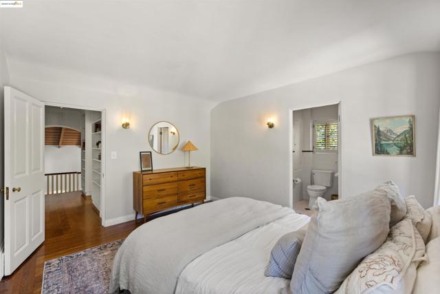 5701 La Salle Ave, Oakland CA: https://media.crmls.org/mediaz/4de1b561-1625-4a5a-8f7e-42cc5b2fe877.jpg