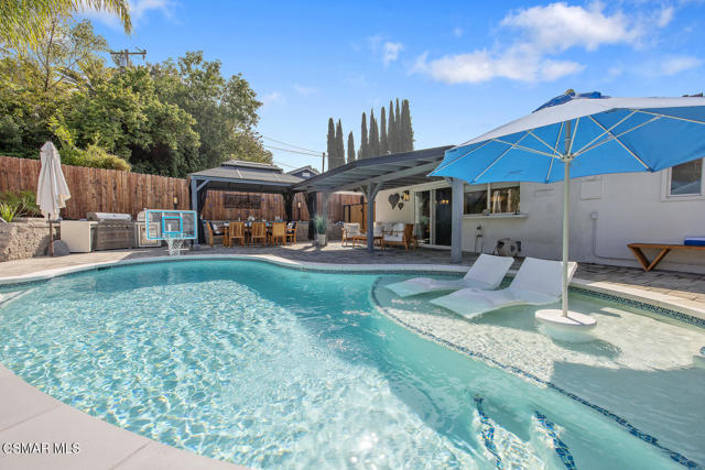 1233 Calle Olmo, Thousand Oaks CA: https://media.crmls.org/mediaz/4de1c36f-b694-466d-a56c-65ab4e22163b.jpg
