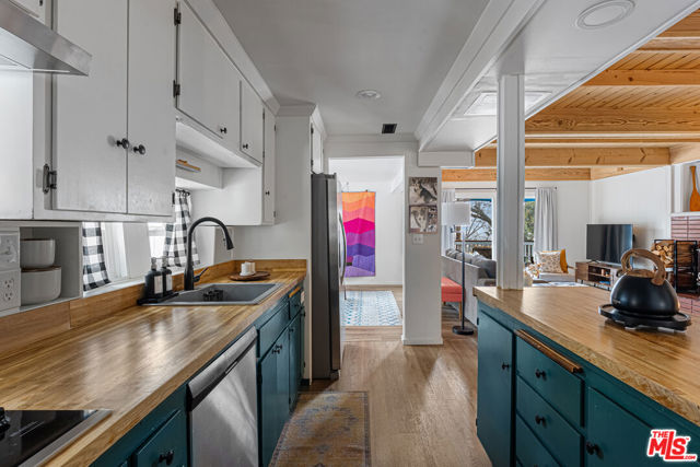 2595 Sunset Drive, Running Springs, CA 92382