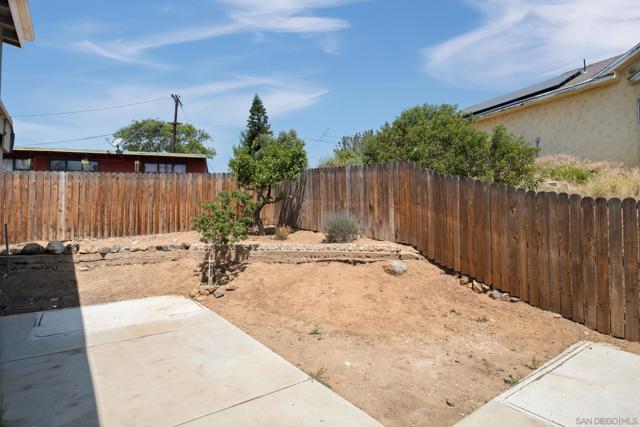 3754 56 Riviera Dr, La Mesa CA: https://media.crmls.org/mediaz/4de21c03-4e5d-422b-bc90-9b6639511d66.jpg
