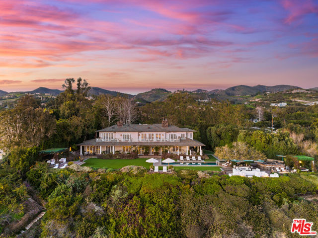 27540 Pacific Coast Highway, Malibu CA: https://media.crmls.org/mediaz/4de295c2-0243-4dbd-ae8d-e58a4ec782c2.jpg