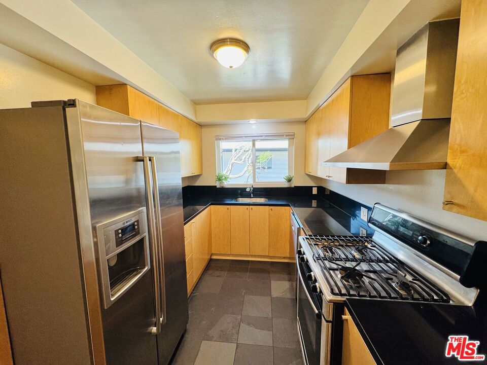 912 6th Street #8