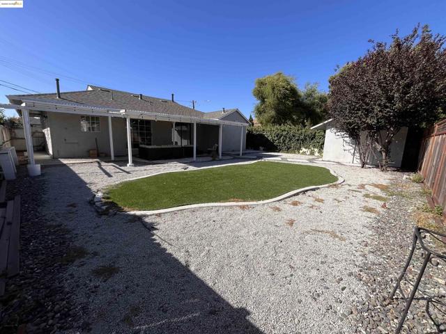 389 White Dr, Hayward CA: https://media.crmls.org/mediaz/4de323d6-e0cc-4c20-ab2b-e207eba8ef8a.jpg