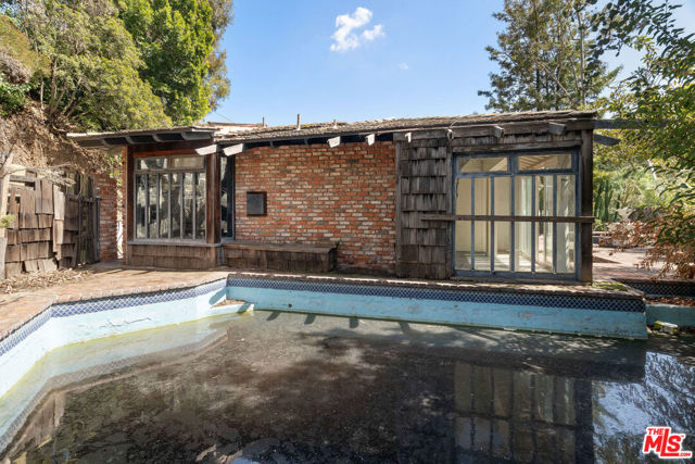 7319 Woodrow Wilson Drive, Los Angeles CA: https://media.crmls.org/mediaz/4de3a393-dbfa-4d9d-8490-ce8e0dff7ab6.jpg