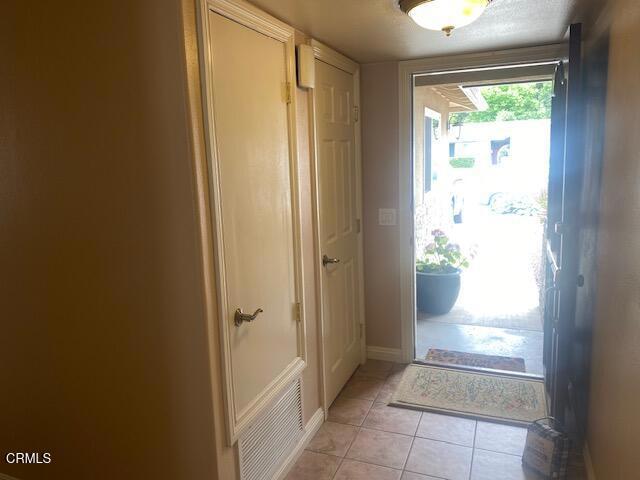 2204 Antelope Avenue, Ventura CA: https://media.crmls.org/mediaz/4de3b169-0a38-4d99-831b-5e99e836d07c.jpg