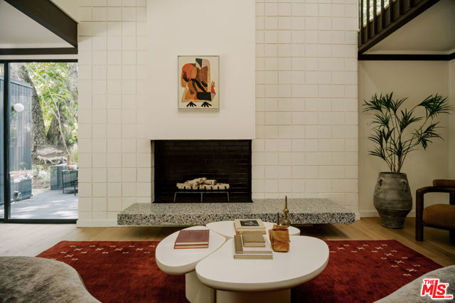 5649 Valley Oak Drive, Los Angeles CA: https://media.crmls.org/mediaz/4de4ae7e-62b9-48d4-b4b0-9ffd202628ac.jpg