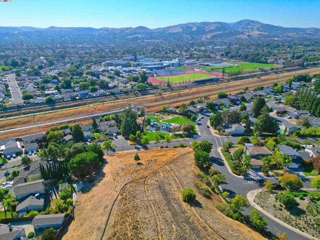 7653 Turquoise St, Dublin CA: https://media.crmls.org/mediaz/4de4eb8a-39de-4488-a64b-f344f329a973.jpg