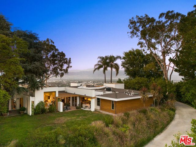11531 Amanda Drive photo 1