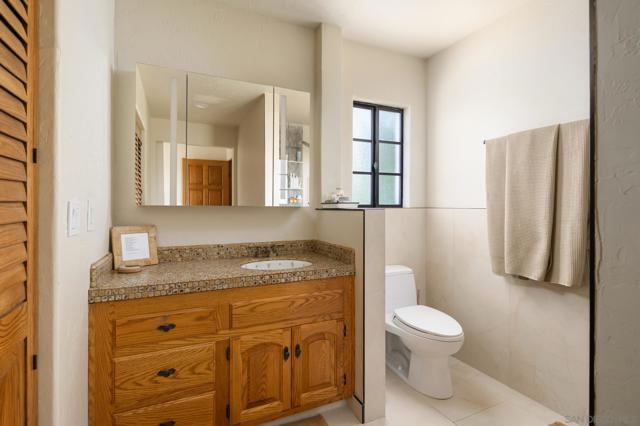 5615 Via Montellano, Bonsall CA: https://media.crmls.org/mediaz/4de6293b-8851-424f-b646-015358d3f330.jpg