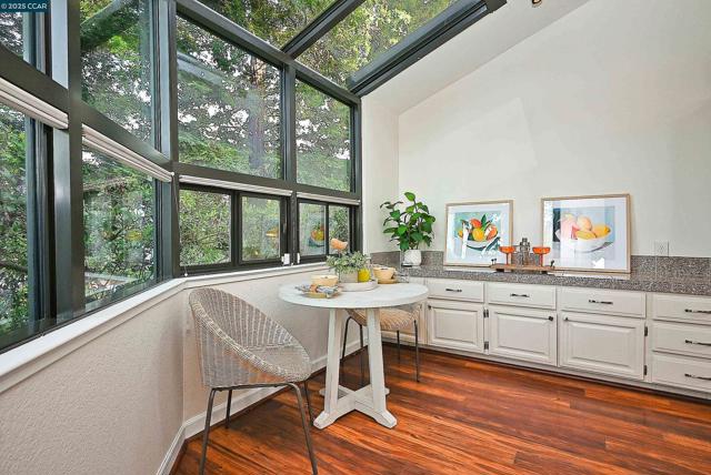 3279 Mt Diablo Court, Lafayette CA: https://media.crmls.org/mediaz/4de63b10-462c-4a76-bec1-bd5eb6205241.jpg