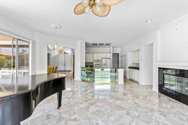 78368 Sunrise Canyon Avenue, Palm Desert CA: https://media.crmls.org/mediaz/4de6577b-2f51-4505-acbf-355ca2cc761e.jpg