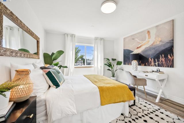 2449 26TH AVENUE, Oakland CA: https://media.crmls.org/mediaz/4de67c74-9844-4937-a5ed-2e5494aacfb2.jpg