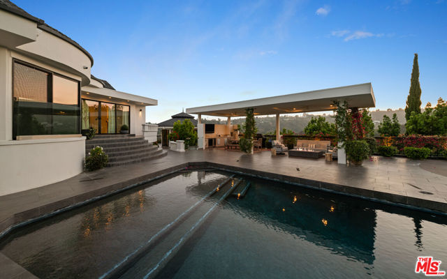 1601 Bel Air Road, Los Angeles CA: https://media.crmls.org/mediaz/4de68a60-3b34-48c7-bdc3-1ac0db89f034.jpg