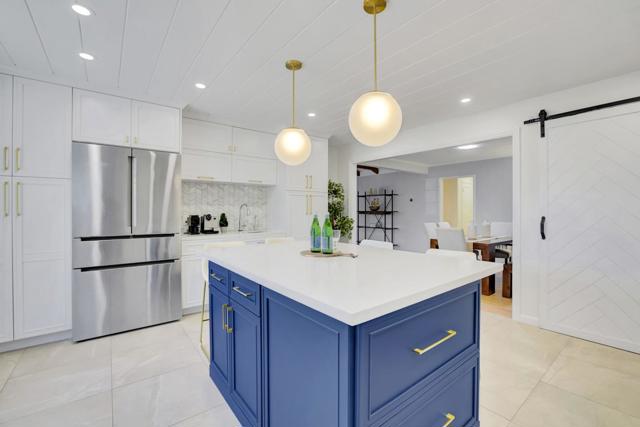 667 Cuesta Drive, Los Altos CA: https://media.crmls.org/mediaz/4de6b2c9-a073-48d3-ad40-010bc9c6d4f3.jpg