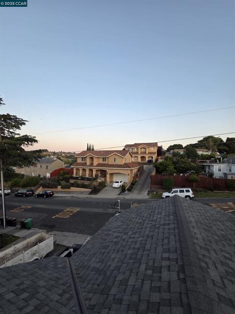 408 4th st, Rodeo CA: https://media.crmls.org/mediaz/4de6ee3f-8dae-49f9-b8ef-cd166d7cf527.jpg
