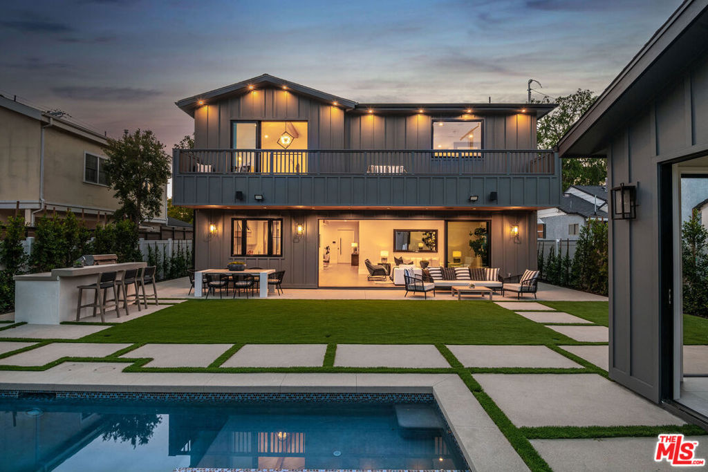 4210 Kraft Avenue — architectural residence