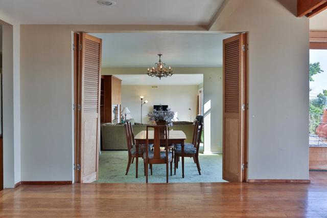 4980 Paradise Drive, Tiburon CA: https://media.crmls.org/mediaz/4de74672-ec2e-4b03-8634-40f76968e640.jpg