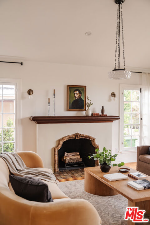 3029 S Norton Avenue, Los Angeles CA: https://media.crmls.org/mediaz/4de781d7-5ed5-4a8b-95ff-9d1bb4132e8e.jpg