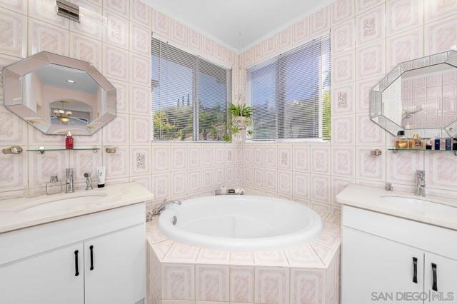 1175 SANTA OLIVIA RD, Chula Vista CA: https://media.crmls.org/mediaz/4de7a1ca-ebf0-4811-afd6-58bdbda8d478.jpg