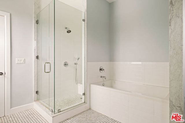1023 Superba Avenue, Venice CA: https://media.crmls.org/mediaz/4de7c608-bcab-49a9-ac36-fdcd51498d06.jpg
