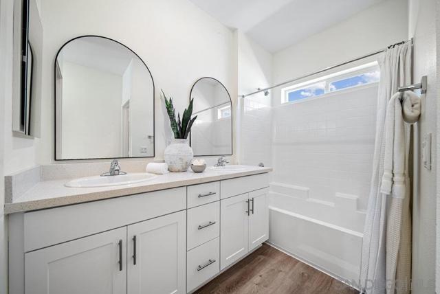 8184 Golden Ave, Lemon Grove CA: https://media.crmls.org/mediaz/4de7ca9b-a4f4-49b3-b94c-92da715ca93b.jpg