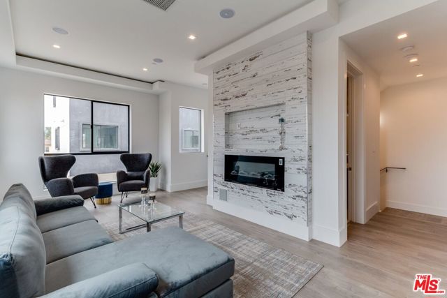 4830 1/2 W pickford Street, Los Angeles CA: https://media.crmls.org/mediaz/4de7d3d0-850f-4bdb-a7dd-f9ee76a916c7.jpg