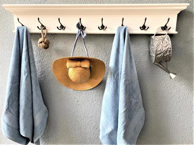 621 Mcclellan Avenue, Monterey CA: https://media.crmls.org/mediaz/4de7e27b-7d24-4ed1-be04-0a0a79bb39ec.jpg