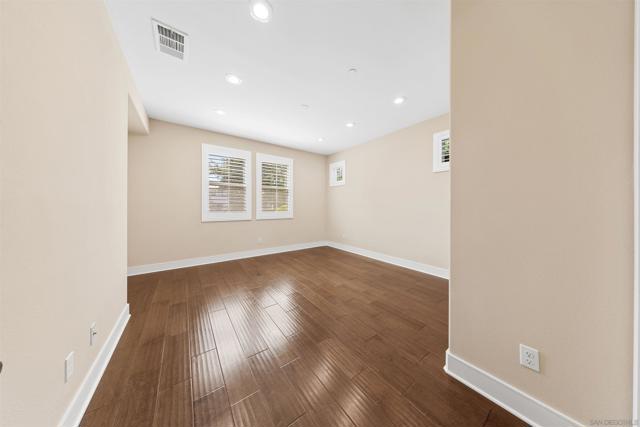 6749 Solterra Vista Pkwy, San Diego CA: https://media.crmls.org/mediaz/4de7ed24-a297-4dd3-9492-4c9a8d3cda03.jpg
