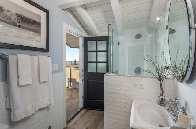 2050 Ocean Front, Del Mar CA: https://media.crmls.org/mediaz/4de7fc21-b54e-4257-9b69-65e78cac6c67.jpg