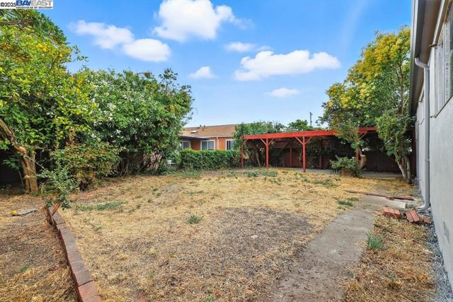 1677 Johnson St, San Leandro CA: https://media.crmls.org/mediaz/4de8074e-1f2e-4f8d-8540-8f53b341ae79.jpg