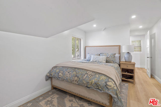 1848 19th Street, Santa Monica CA: https://media.crmls.org/mediaz/4de83ce9-132a-4022-b37b-f54d9b896d83.jpg