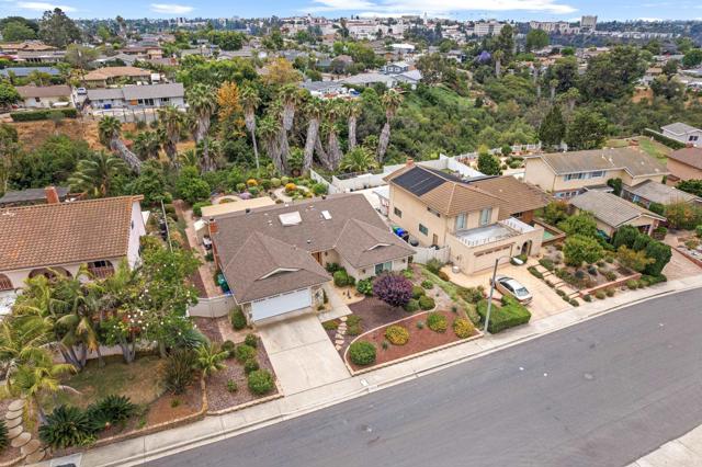 6034 Wenrich Drive, San Diego CA: https://media.crmls.org/mediaz/4de898d9-792c-4e32-9a46-8df660881055.jpg