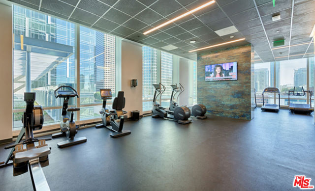 877 Francisco Street, Los Angeles CA: https://media.crmls.org/mediaz/4de8d46a-a505-4cdb-b58e-370b47fc8c48.jpg