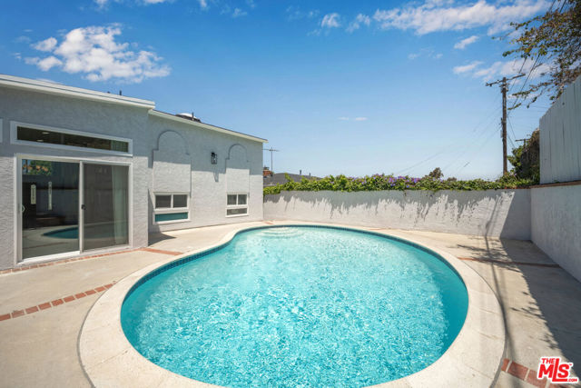 2733 Grand Summit Road, Torrance CA: https://media.crmls.org/mediaz/4de96b3c-7d33-4928-9b1c-6def4b4b69af.jpg