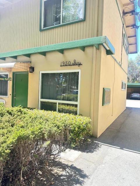 1950 Ivy Street, San Mateo CA: https://media.crmls.org/mediaz/4de98d20-5f4e-48b9-9a1b-ddfc430b1fb5.jpg