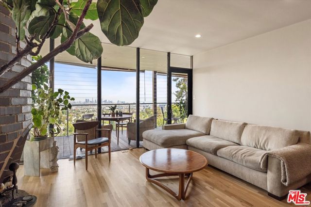 6190 Temple Hill Drive, Los Angeles CA: https://media.crmls.org/mediaz/4de9c2ce-92cc-424d-a2be-044f336144a3.jpg
