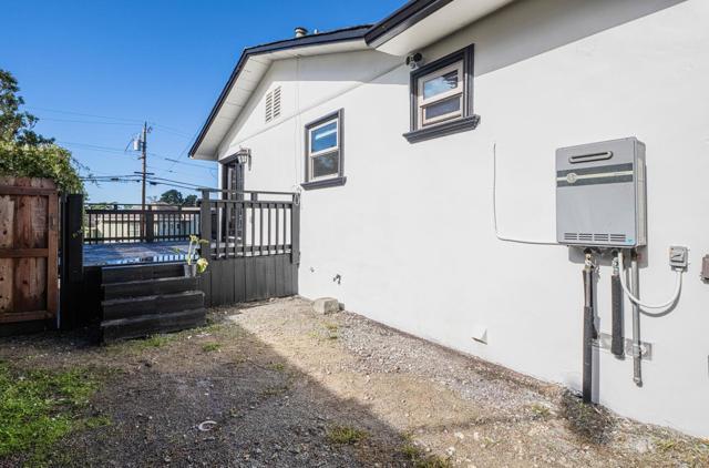 1113 Presidio Boulevard, Pacific Grove CA: https://media.crmls.org/mediaz/4de9f057-786a-4c20-92ac-07886d8f3353.jpg