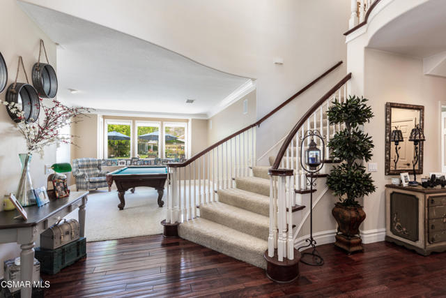 68 E Twisted Oak Drive, Simi Valley CA: https://media.crmls.org/mediaz/4dea1097-bc63-4b14-9bb2-6ea2f04b7445.jpg
