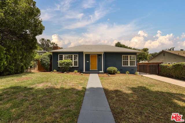 248 N Canyon Boulevard, Monrovia CA: https://media.crmls.org/mediaz/4deab9ba-0fa8-48d7-949c-52303b2576a5.jpg