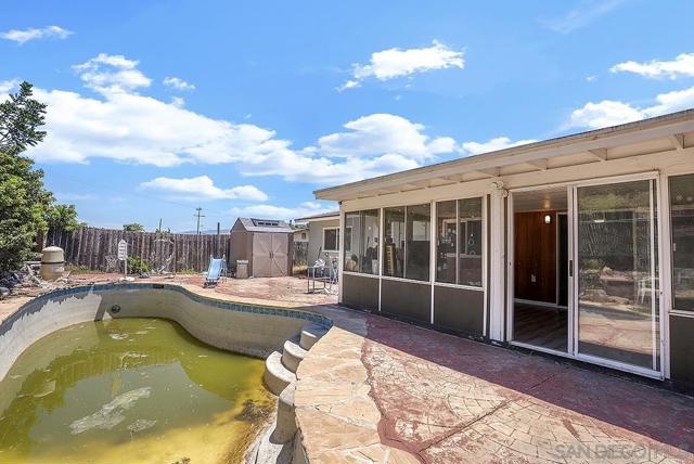 475 Rivera Ct, Chula Vista CA: https://media.crmls.org/mediaz/4deb7362-1802-47c6-9ec1-09ab8658eb9f.jpg