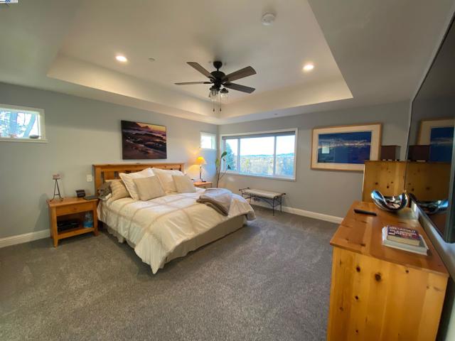 588 E Angela St, Pleasanton CA: https://media.crmls.org/mediaz/4debe039-cc54-4821-9465-a988f416ad90.jpg