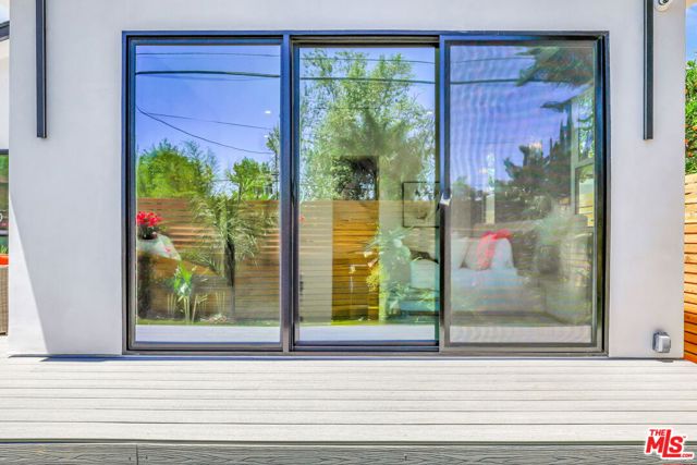 5730 Lasaine Avenue, Encino CA: https://media.crmls.org/mediaz/4dec4ef0-ea4f-4358-a872-4f19f8a49cde.jpg